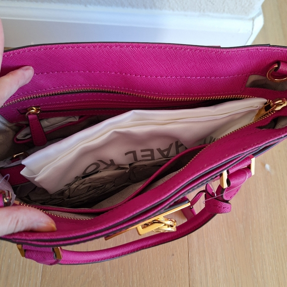 NWT MICHAEL KORS MK HAMILTON TRAVELER Medium Top Zip Tote Bag Fuschia - Picture 5 of 9